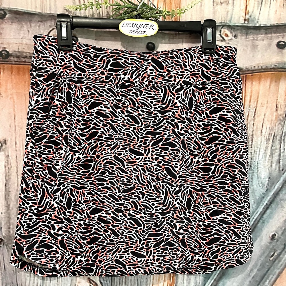 N Vo  Women’s Skort Size Small Animal Print VGC!